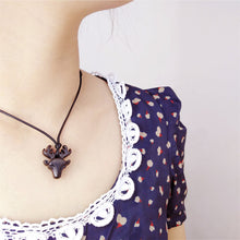 Lade das Bild in den Galerie-Viewer, Wood Elk Pendant Necklace - airlando