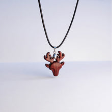 Lade das Bild in den Galerie-Viewer, Wood Elk Pendant Necklace - airlando