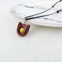 Lade das Bild in den Galerie-Viewer, Handmade Zircon Wood Cat Necklace - airlando