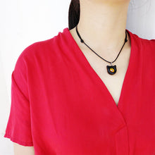 Lade das Bild in den Galerie-Viewer, Handmade Zircon Wood Cat Necklace - airlando