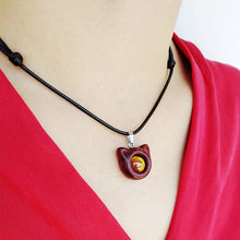 Lade das Bild in den Galerie-Viewer, Handmade Zircon Wood Cat Necklace - airlando
