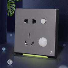 Charger l&#39;image dans la galerie, Sensor LED Night Light Outlet - airlando
