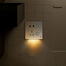 Charger l&#39;image dans la galerie, Sensor LED Night Light Outlet - airlando
